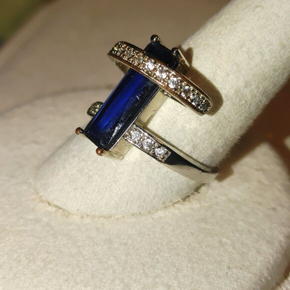 Ring Size 9 Art Deco Blue Rectangular Gemstone Clear Crystal Accents Silver Tone - Picture 8 of 13
